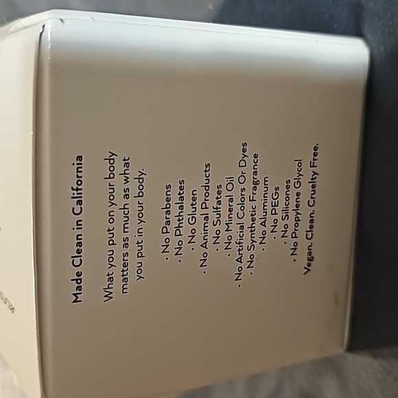 ALO luminizing face moisturizer - Picture 4 of 5